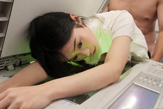 【時間停止インフルエンサー凌辱】超人気美女がホームレスおじに犯され映像流出…違和感から始まる禁断アクメ♡