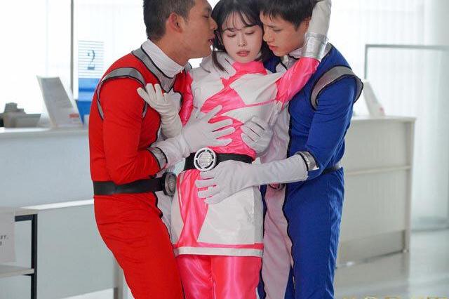 【ピンク戦士性欲解放】闘争本能で絶倫覚醒したヒロイン…中出し連発3Pで極秘アクメ処理♡