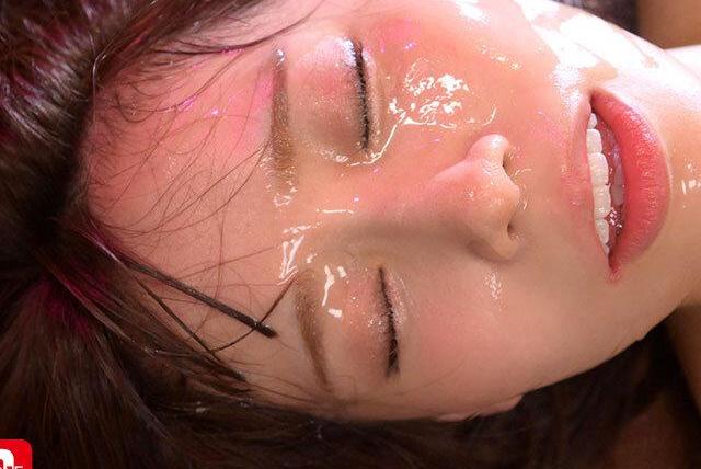 【大乱交破壊】20人の屈強男に囲まれ輪姦…次々ブチ込まれ絶頂イキ狂う美少女の人生初マッスル！