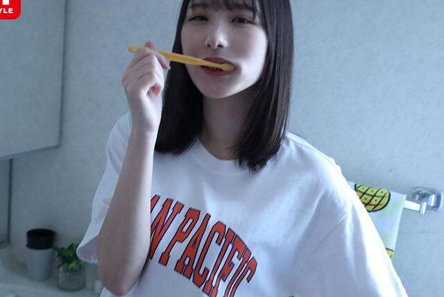 【村上悠華】大学のチャラ男に雑寝取られ…ピースしながら下品乱交を楽しむ年下彼女の衝撃映像！