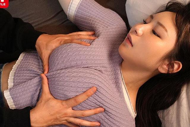 【着衣おっぱい妄想】ふっわもっちHcup隠れ美巨乳社会狂わせ…女子大生ヨガOLバイト4K着衣誘惑セックス三昧！